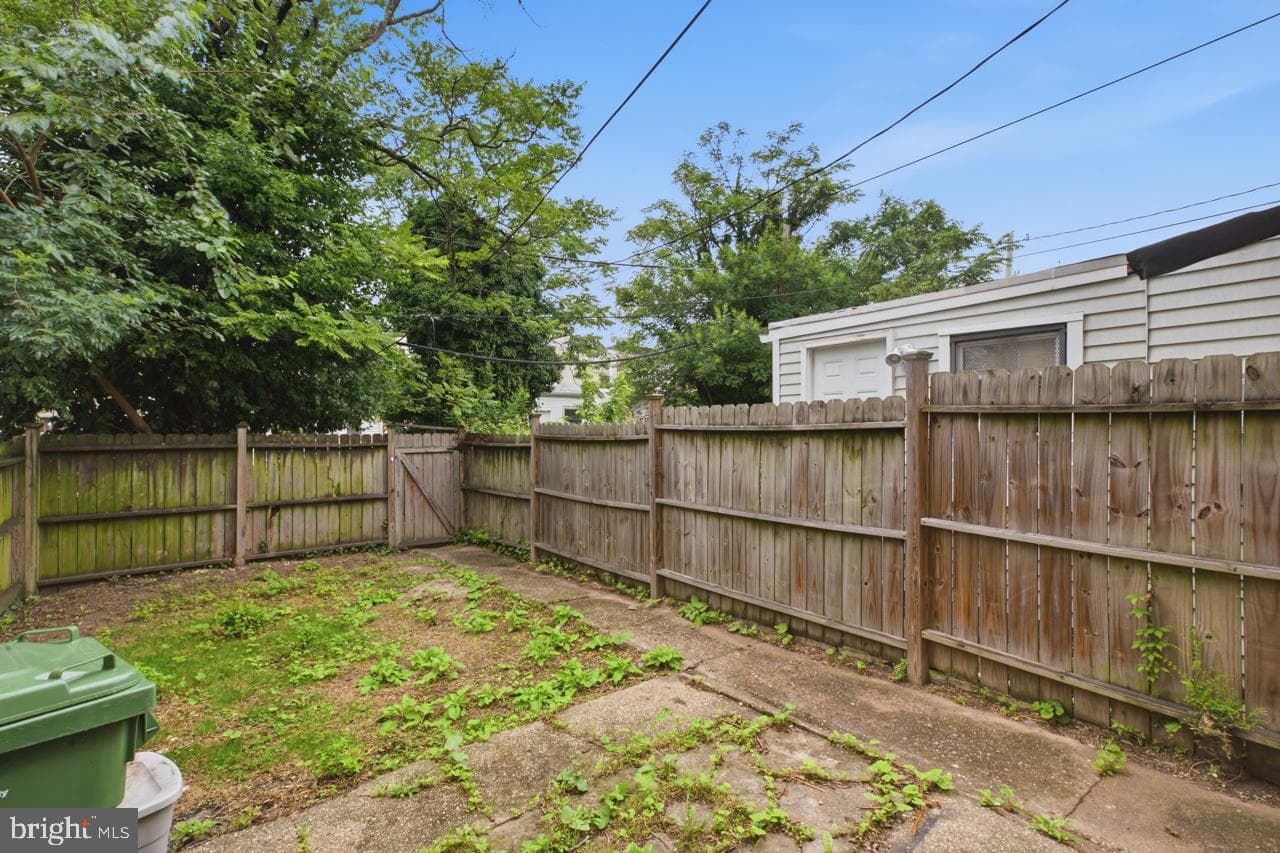 1422 N Eden Street photo 24