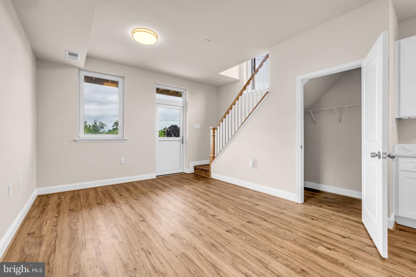 1129 Monroe Circle photo 3
