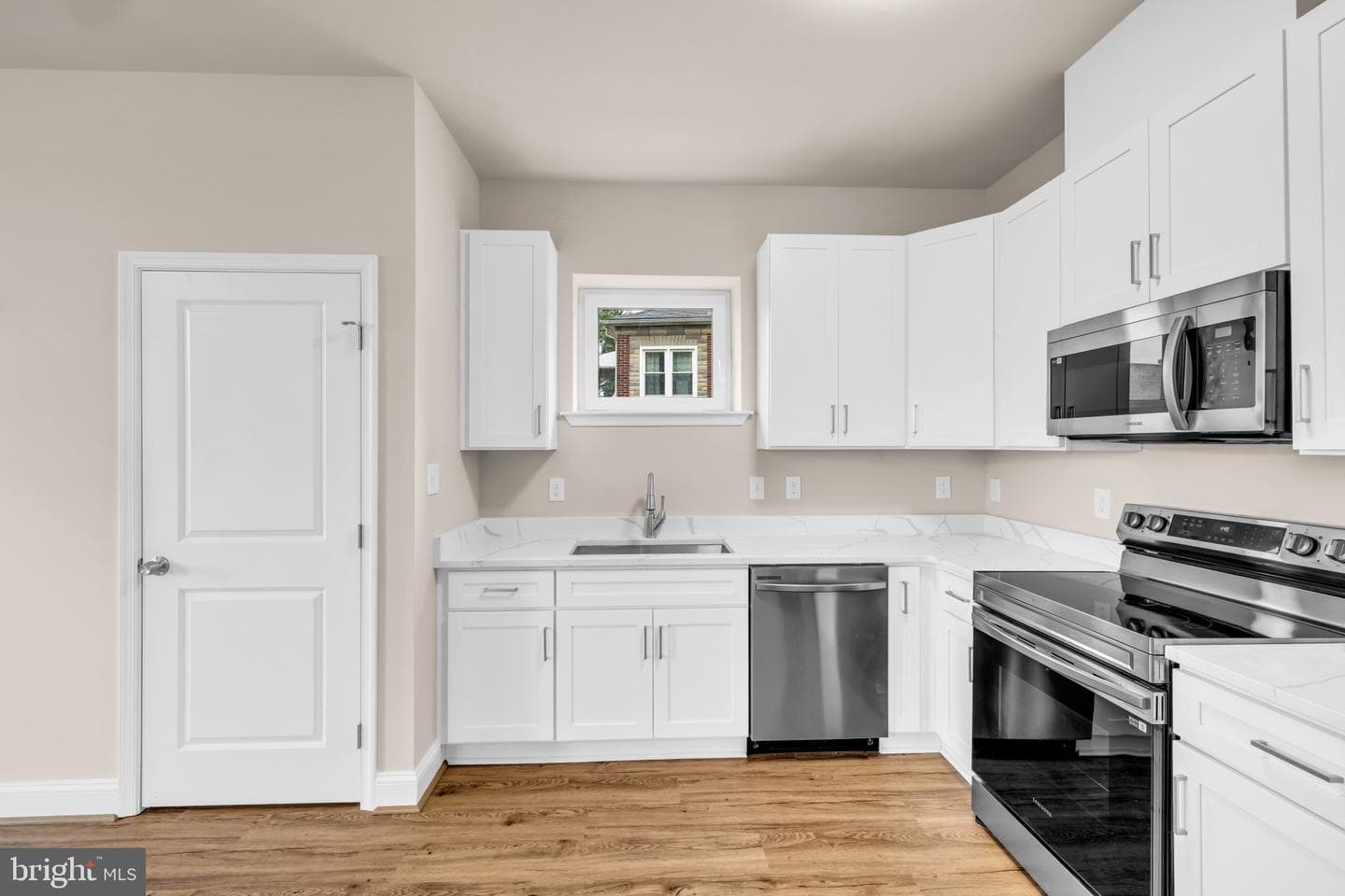 1129 Monroe Circle photo 6