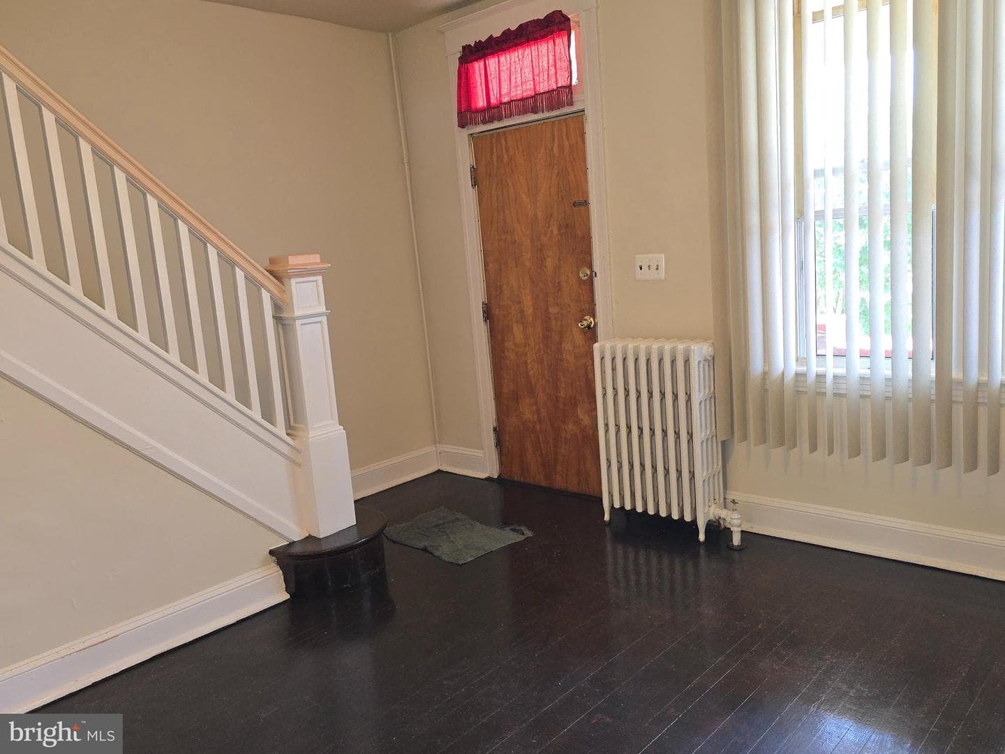 2562 Robb Street photo 4