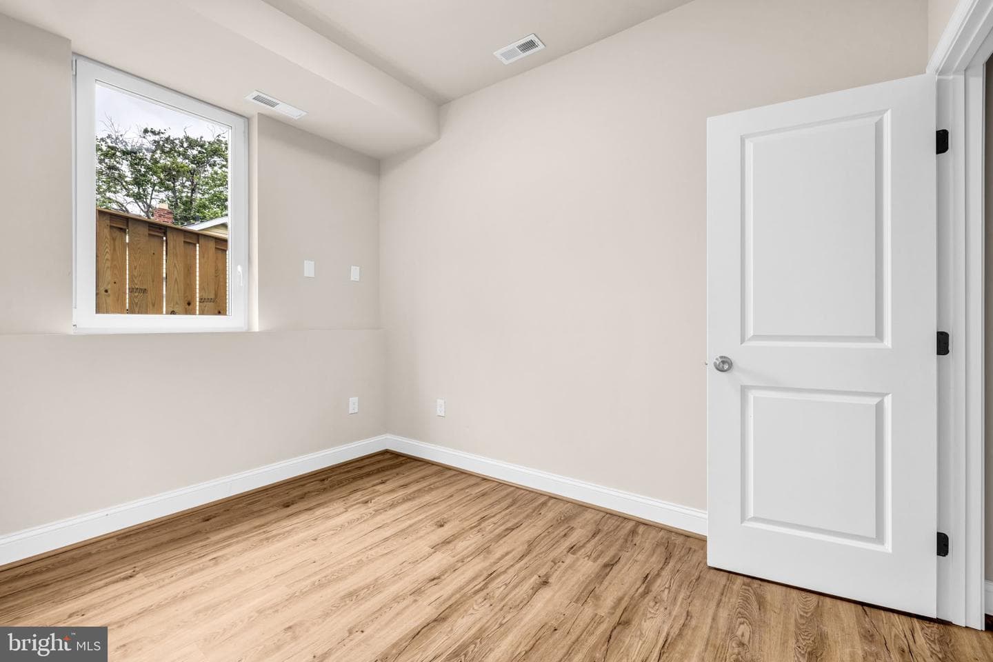 1129 Monroe Circle photo 12