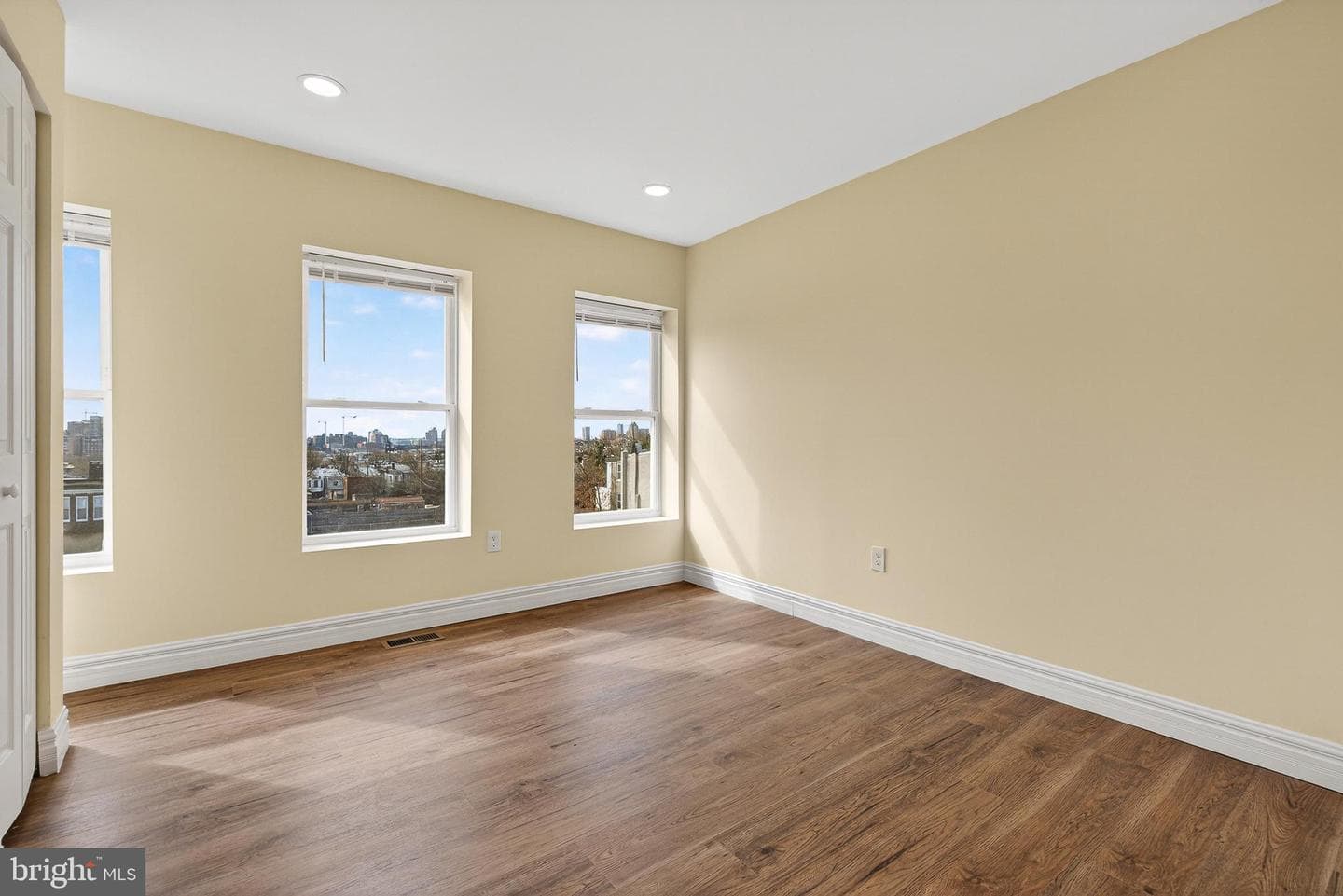 1762 E North Ave photo 30