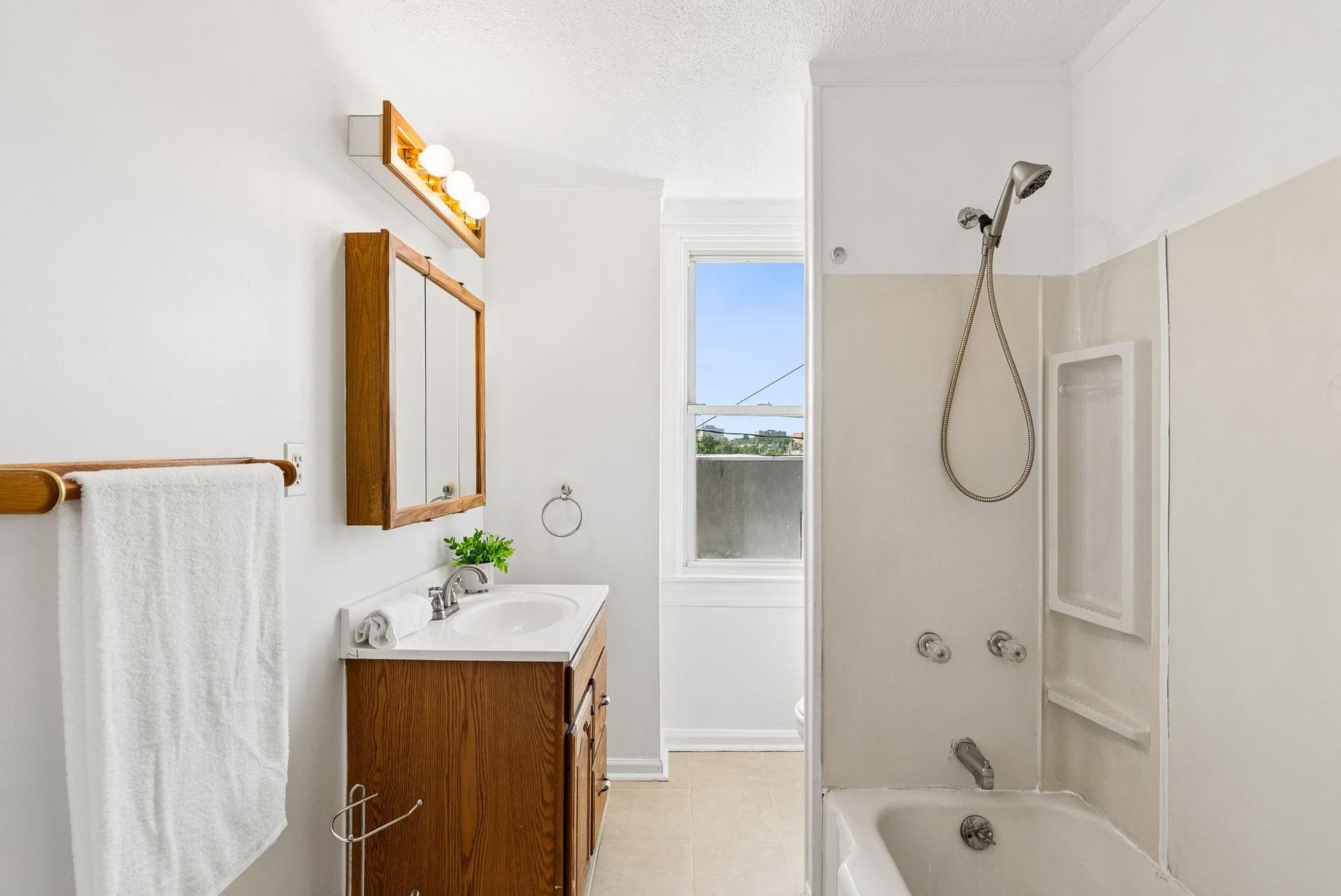 409 W 23rd Street photo 21