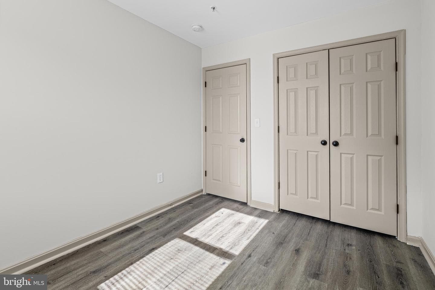 1502 Leslie St photo 20