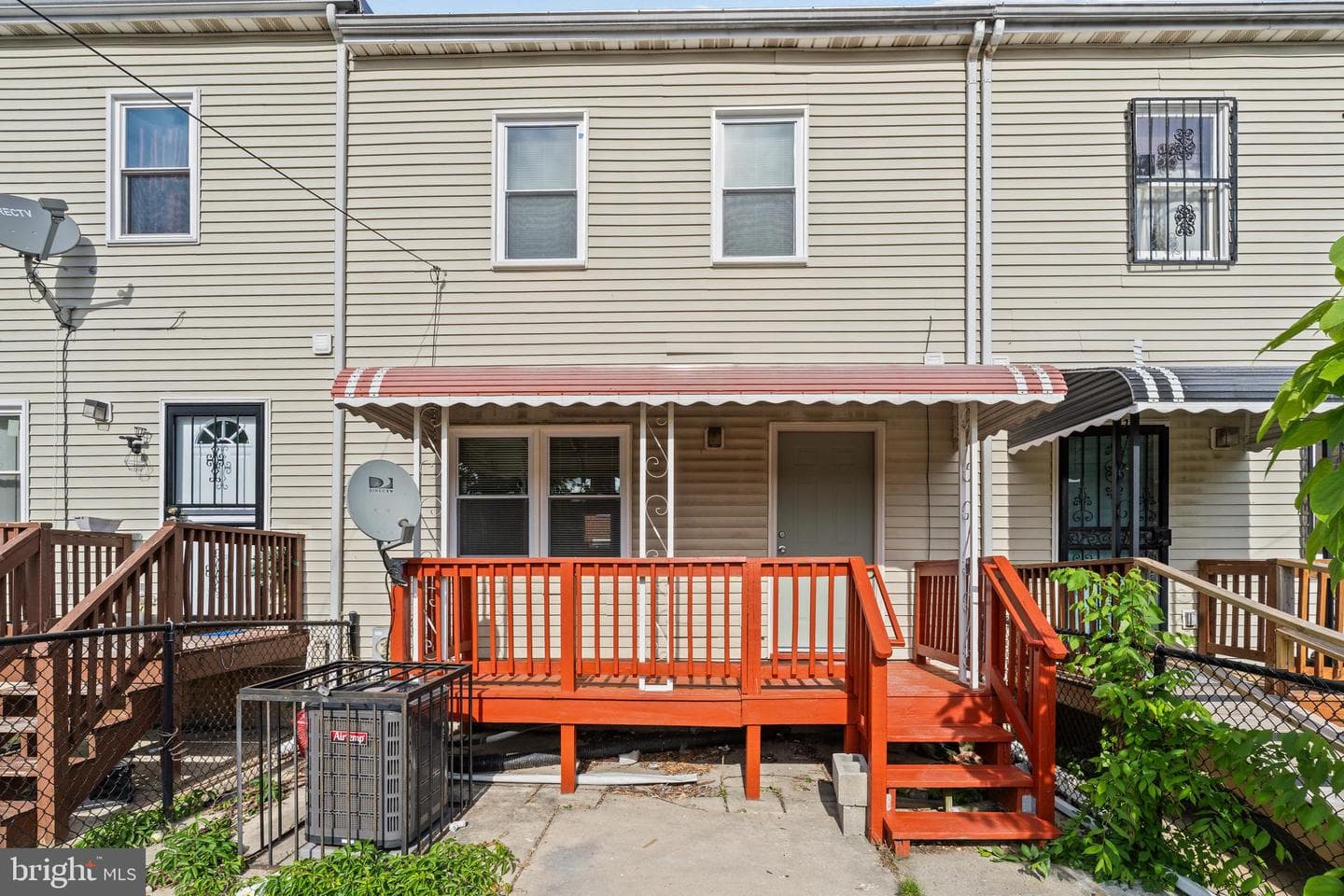 1502 Leslie St photo 29