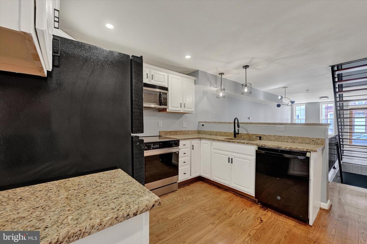 1148 Sargeant Street photo 9