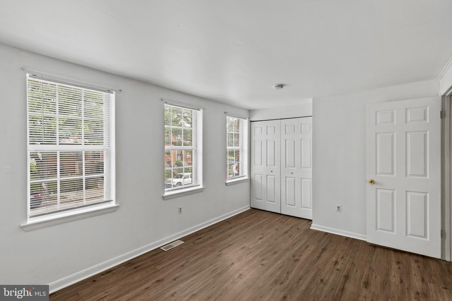 1225 E Chase Street photo 19