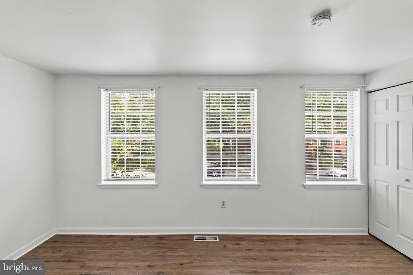 1225 E Chase Street photo 20