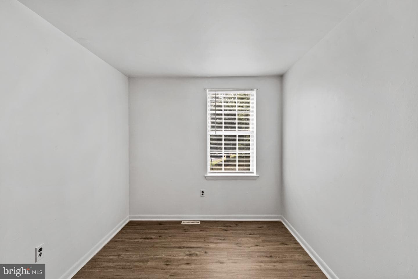 1225 E Chase Street photo 27