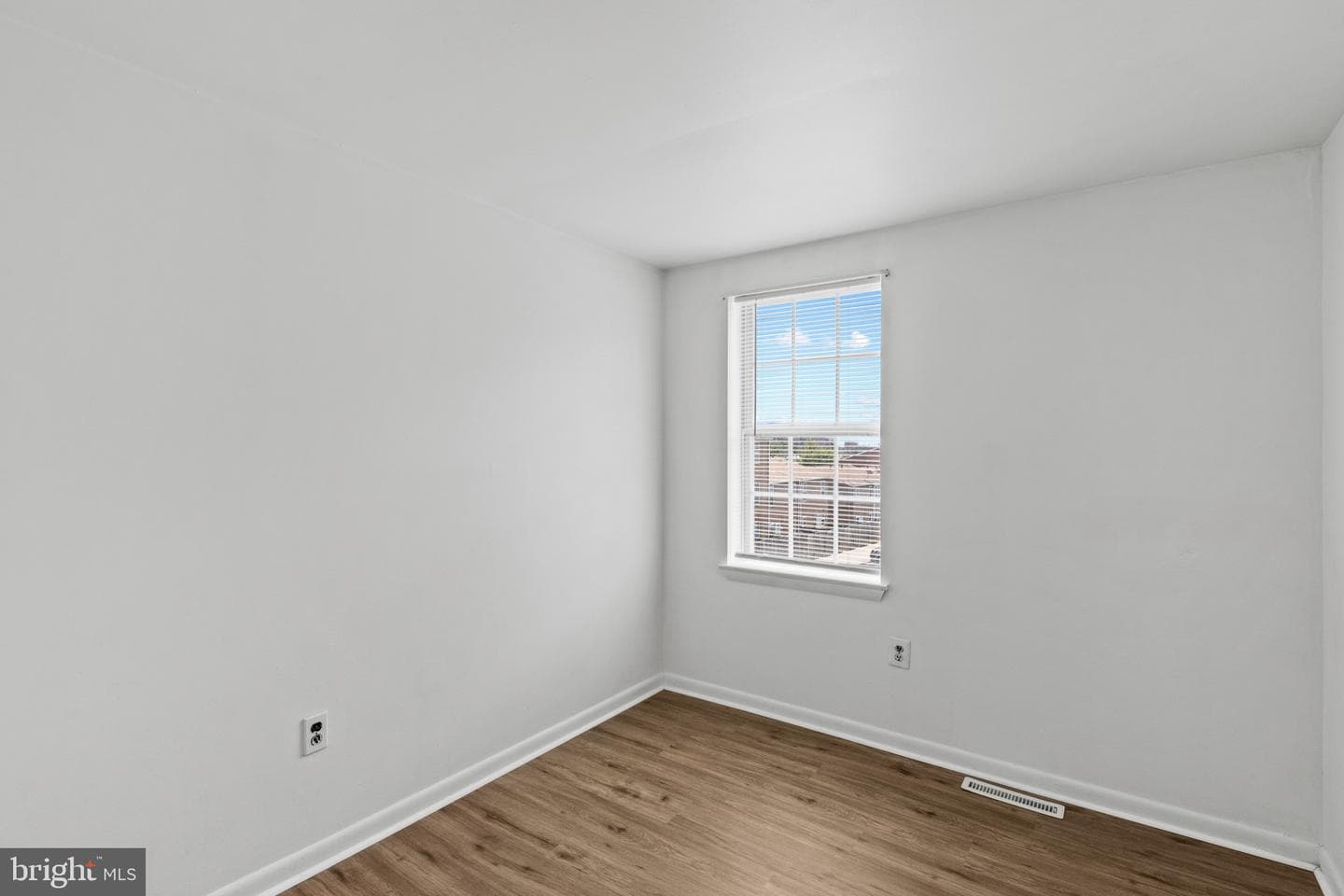 1225 E Chase Street photo 29