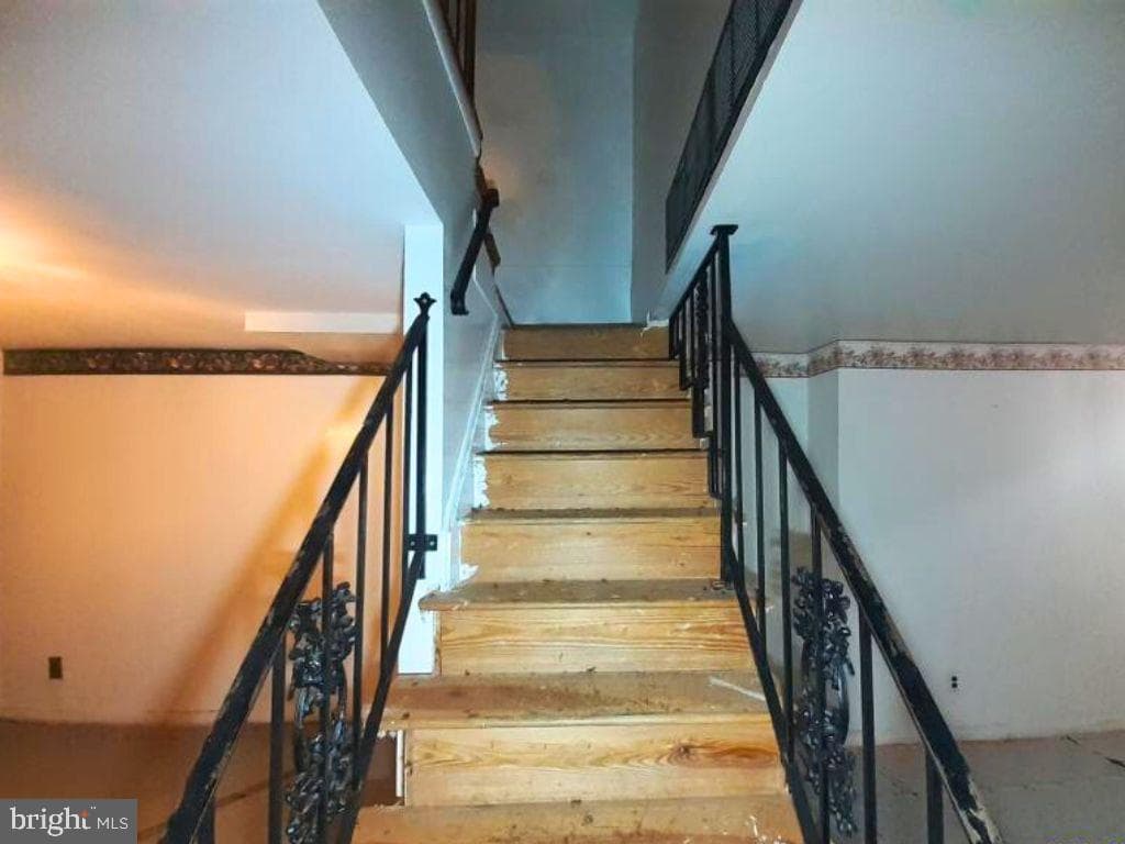 1533 Argyle Ave photo 5