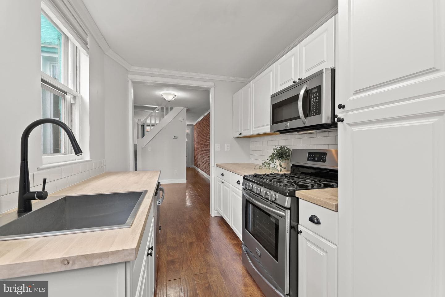 105 E Ostend Street photo 13