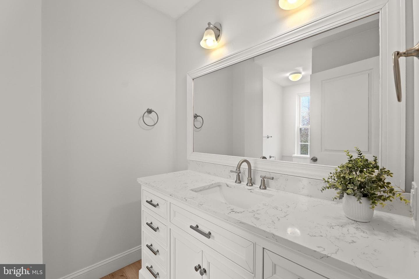 105 E Ostend Street photo 18