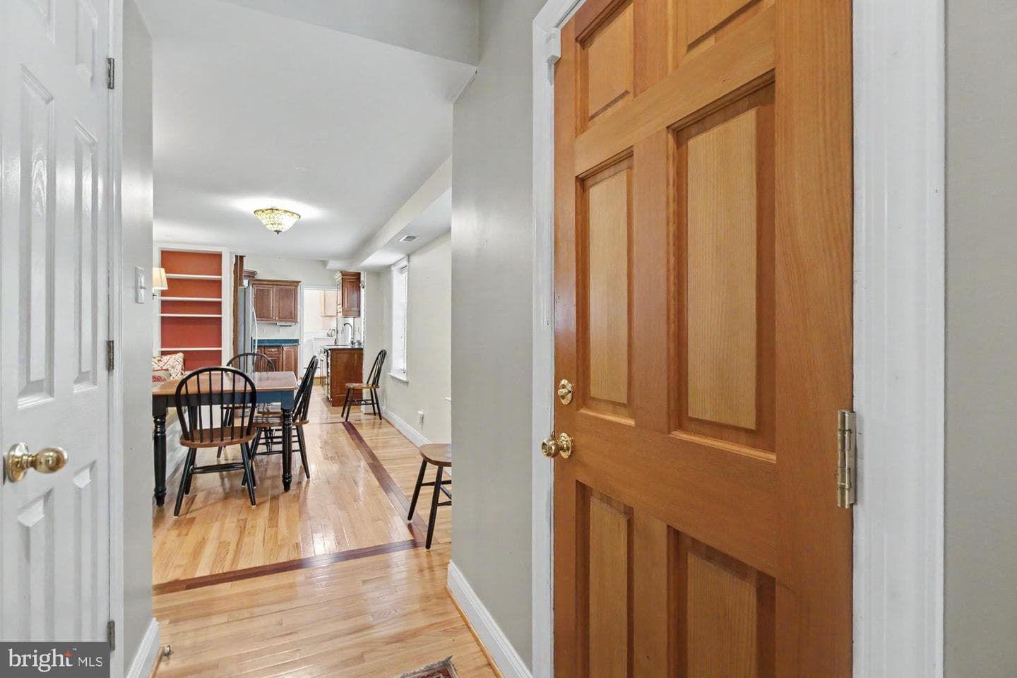 2048 Bank Street photo 11