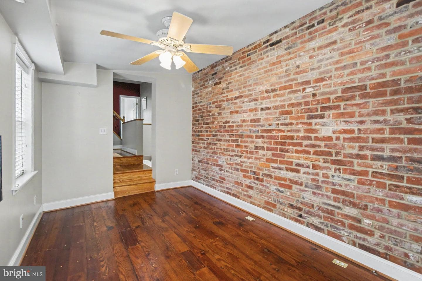 2048 Bank Street photo 26