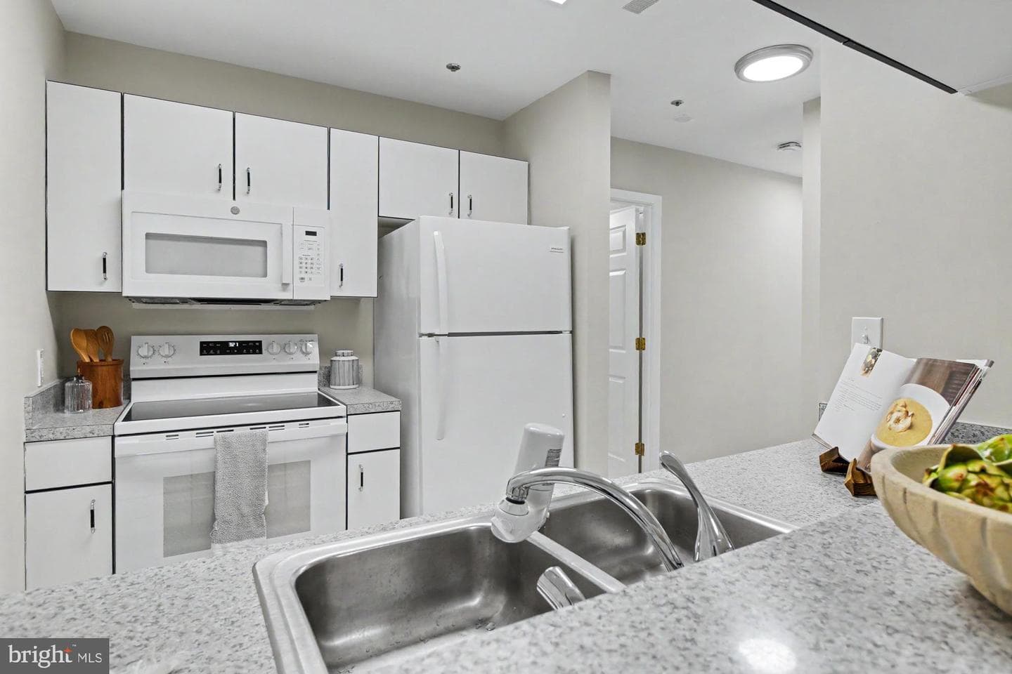 100 Harborview Drive #705 photo 15