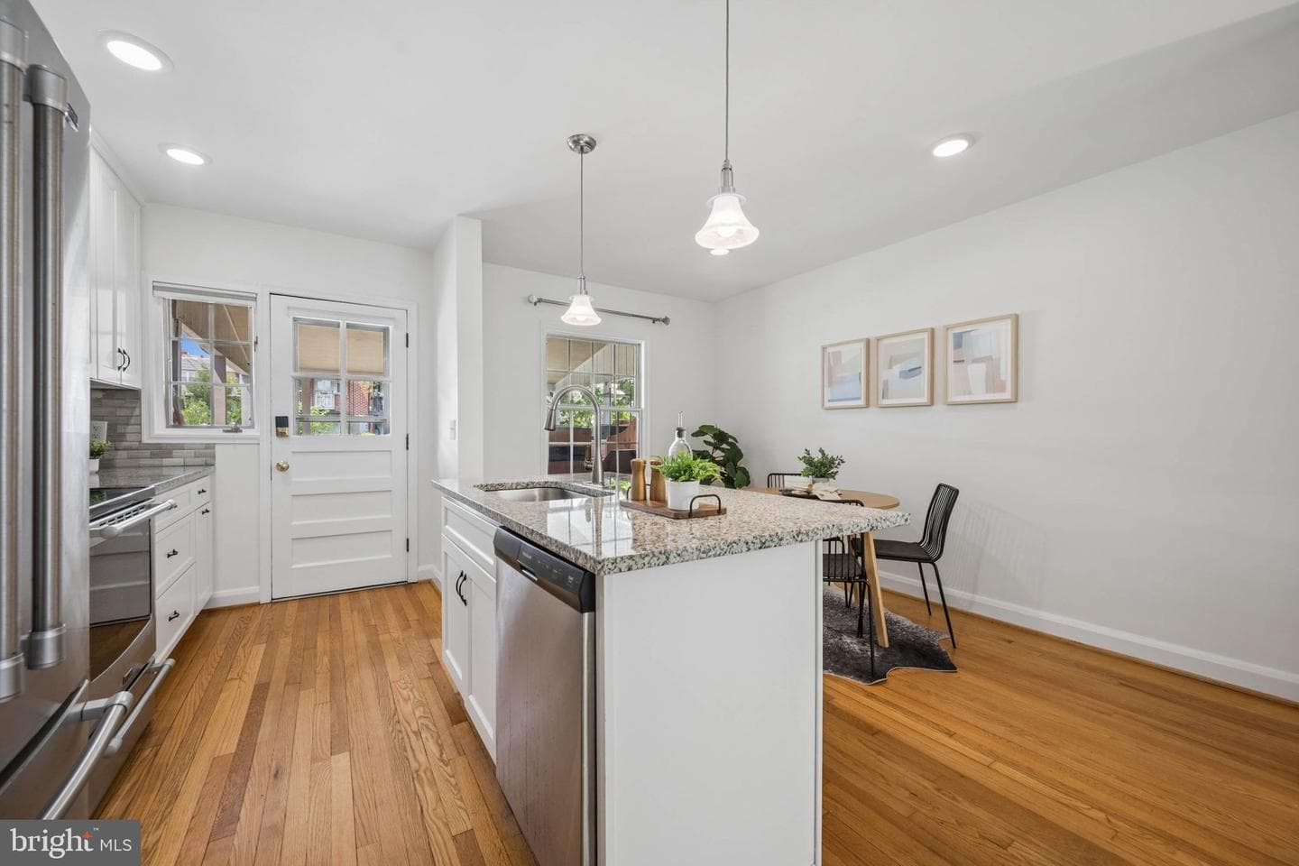 1432 Redfern Avenue photo 17