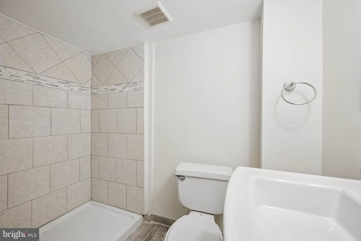 1432 Redfern Avenue photo 44