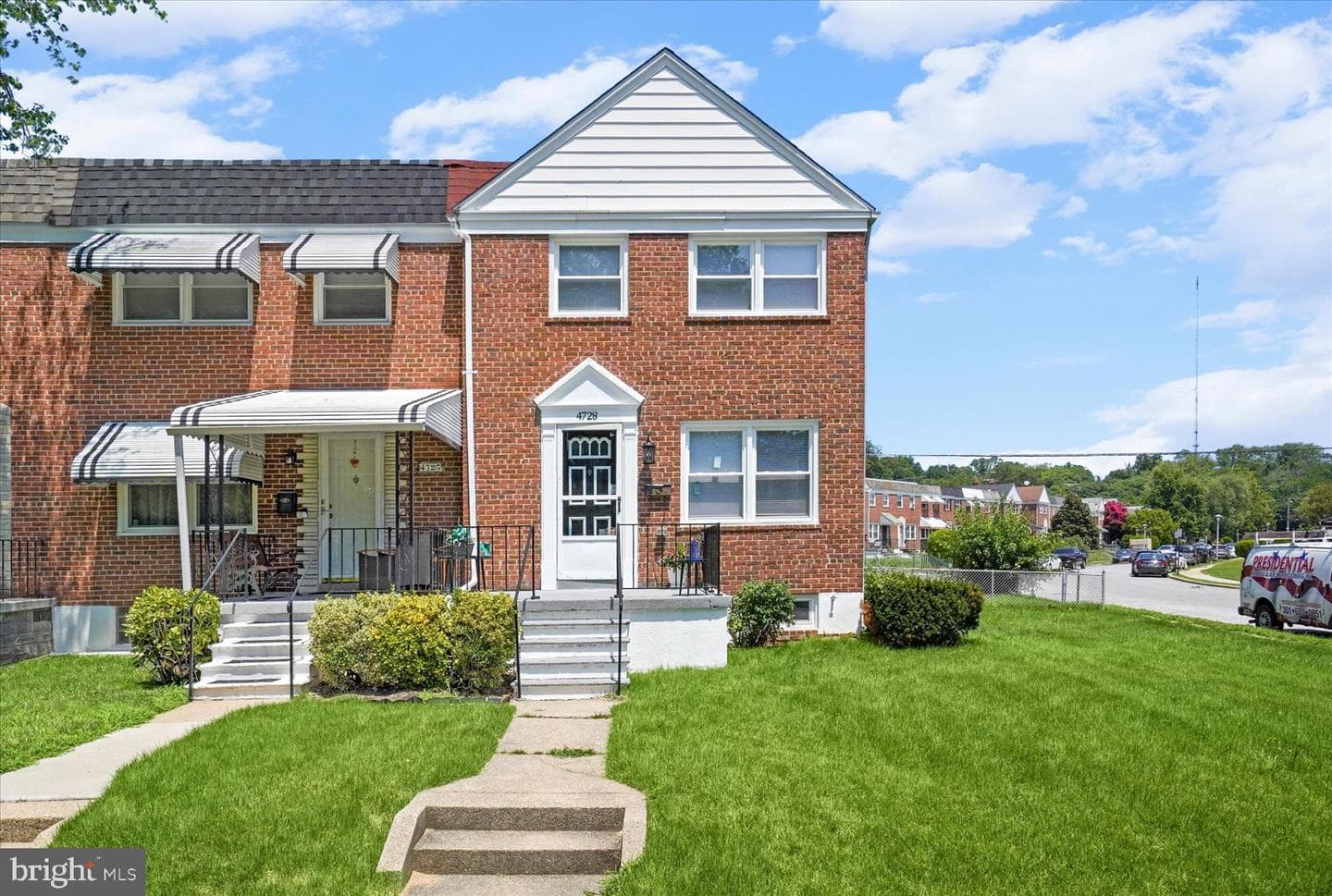 4728 Parkside Drive photo 3