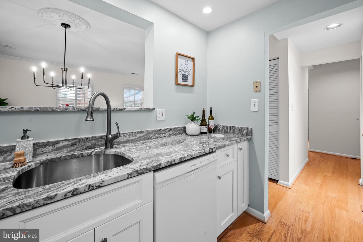 123 W Barre Street W #402 photo 5