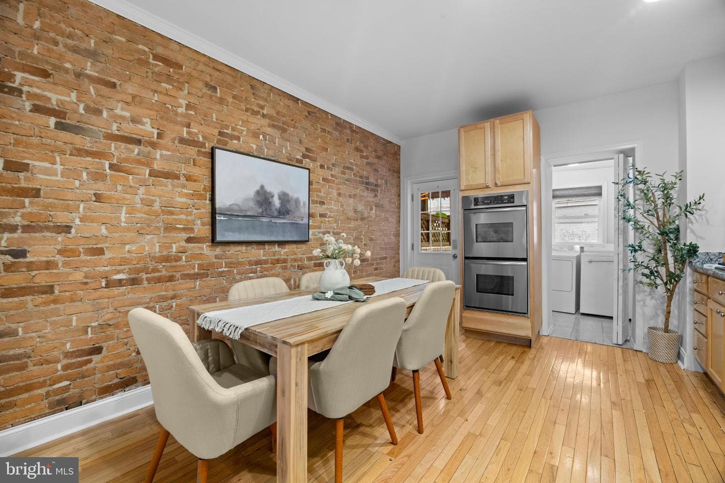 609 Fort Avenue E photo 10