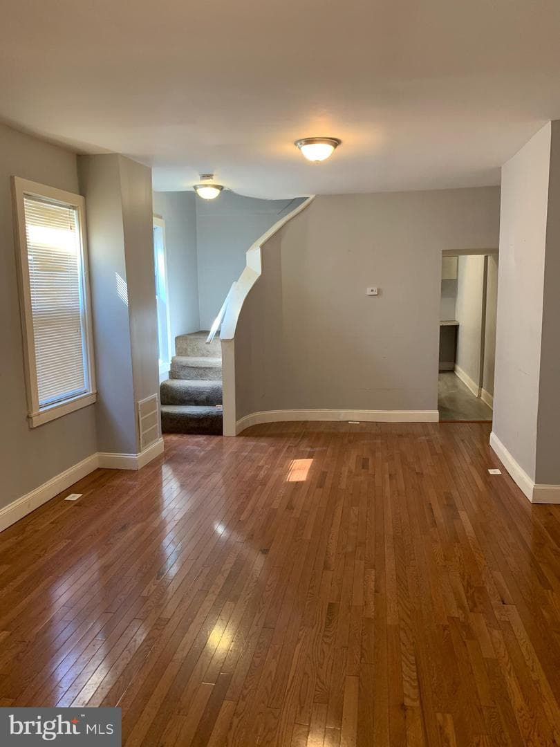 943 Homestead Street photo 3