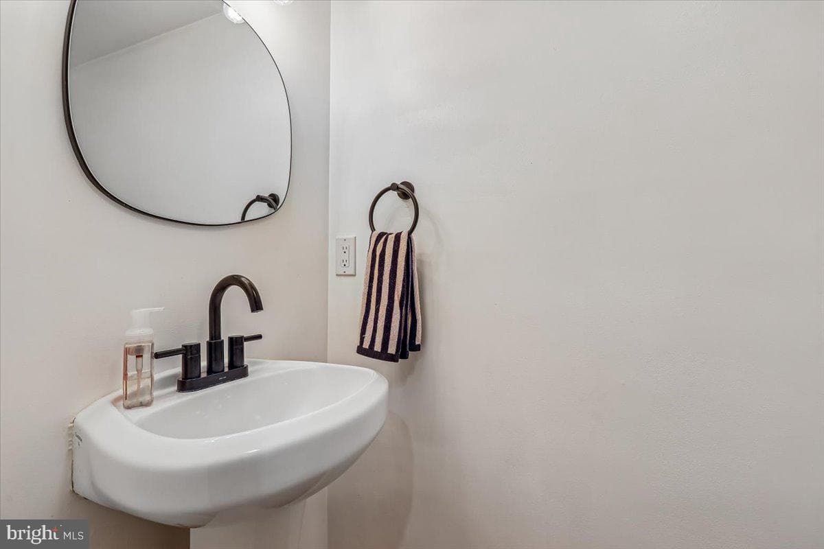 136 E Fort Avenue photo 15
