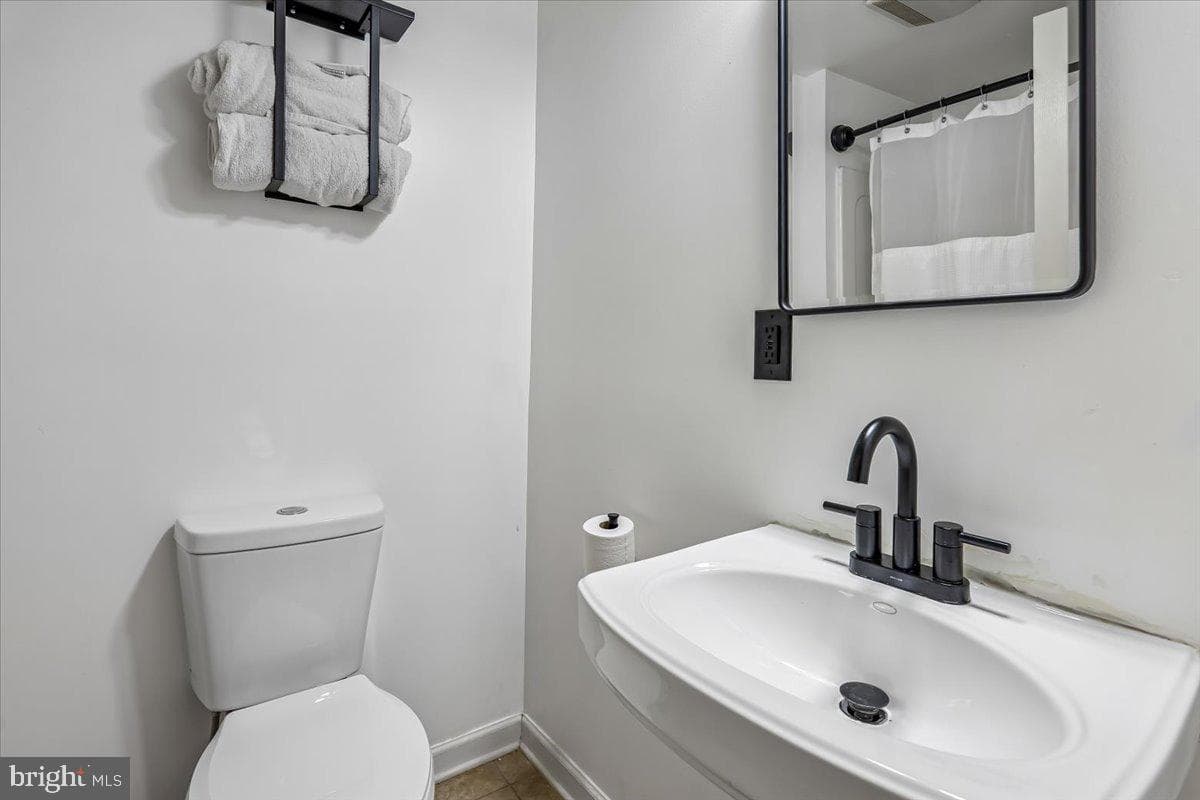 136 E Fort Avenue photo 25