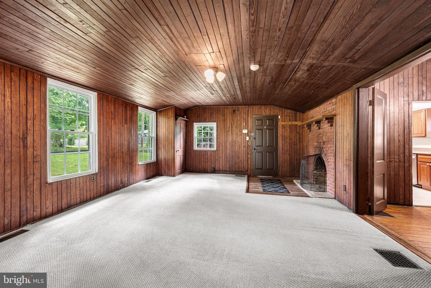 6204 Gernand Road photo 5