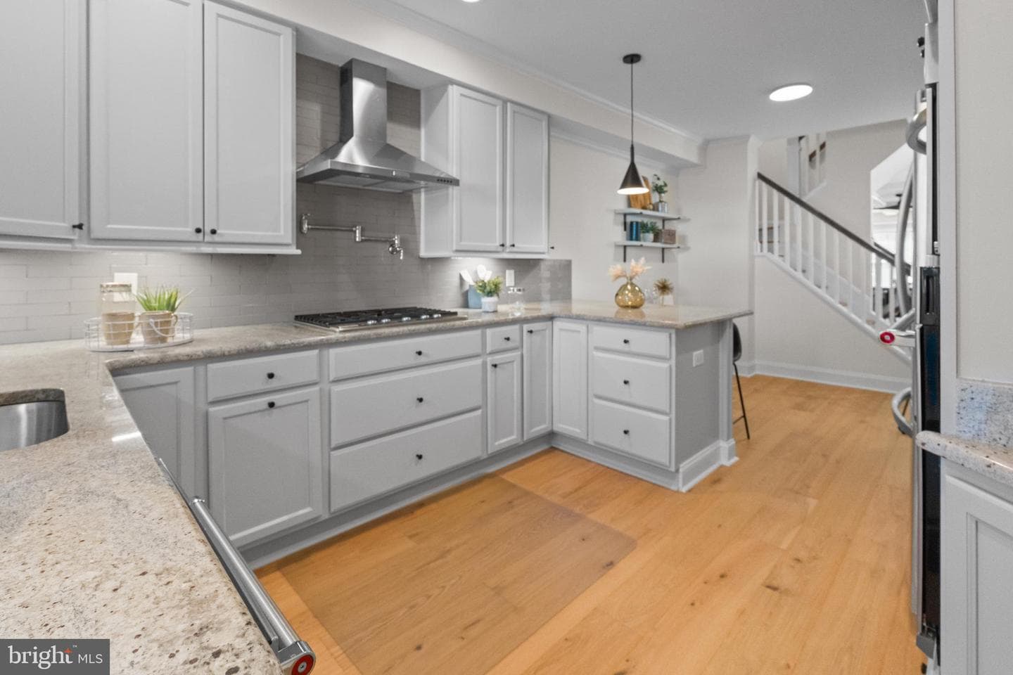 1452 Boyle Street photo 4