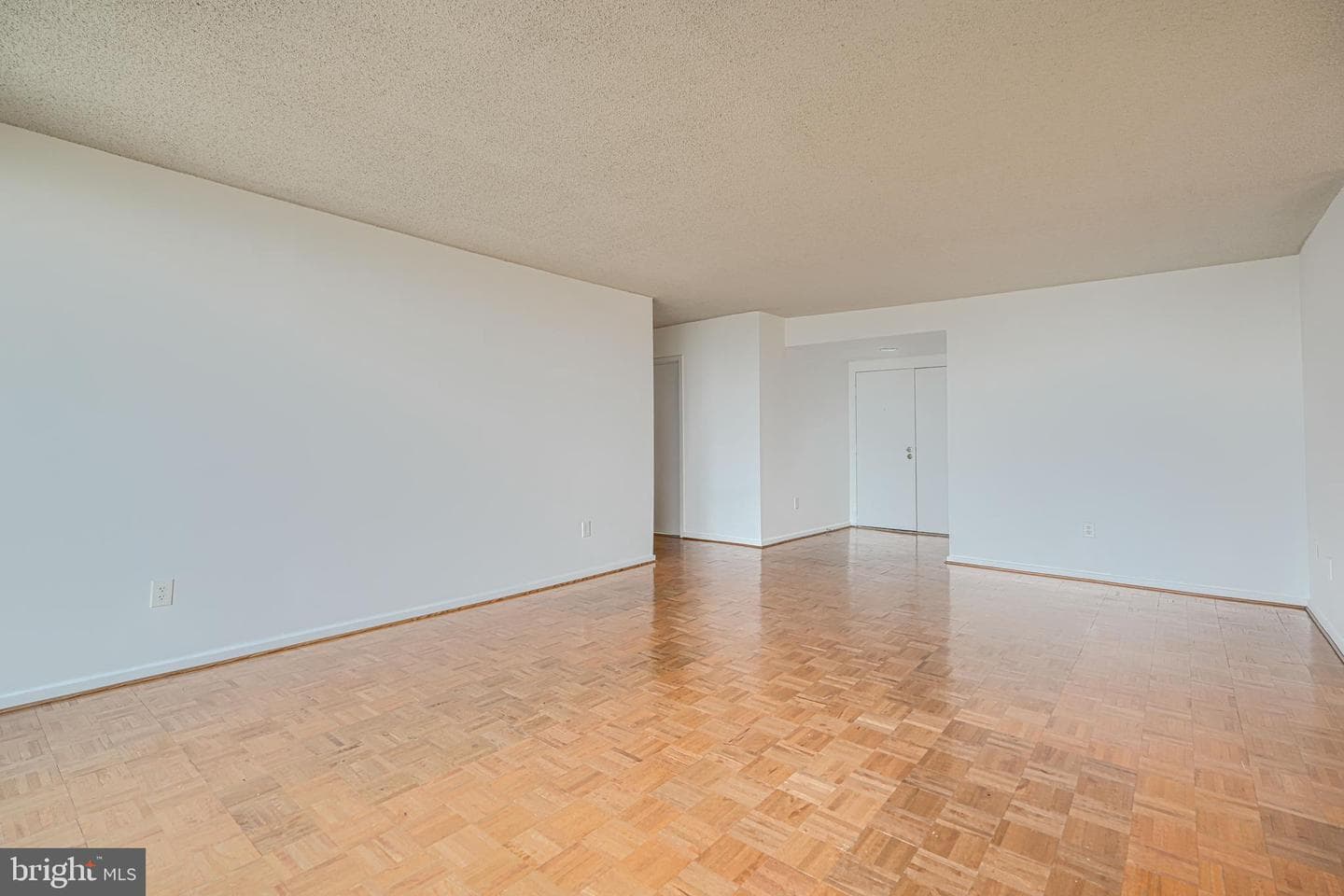 4100 N Charles Street #813 photo 16