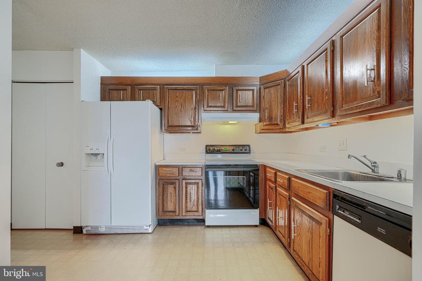4100 N Charles Street #813 photo 3
