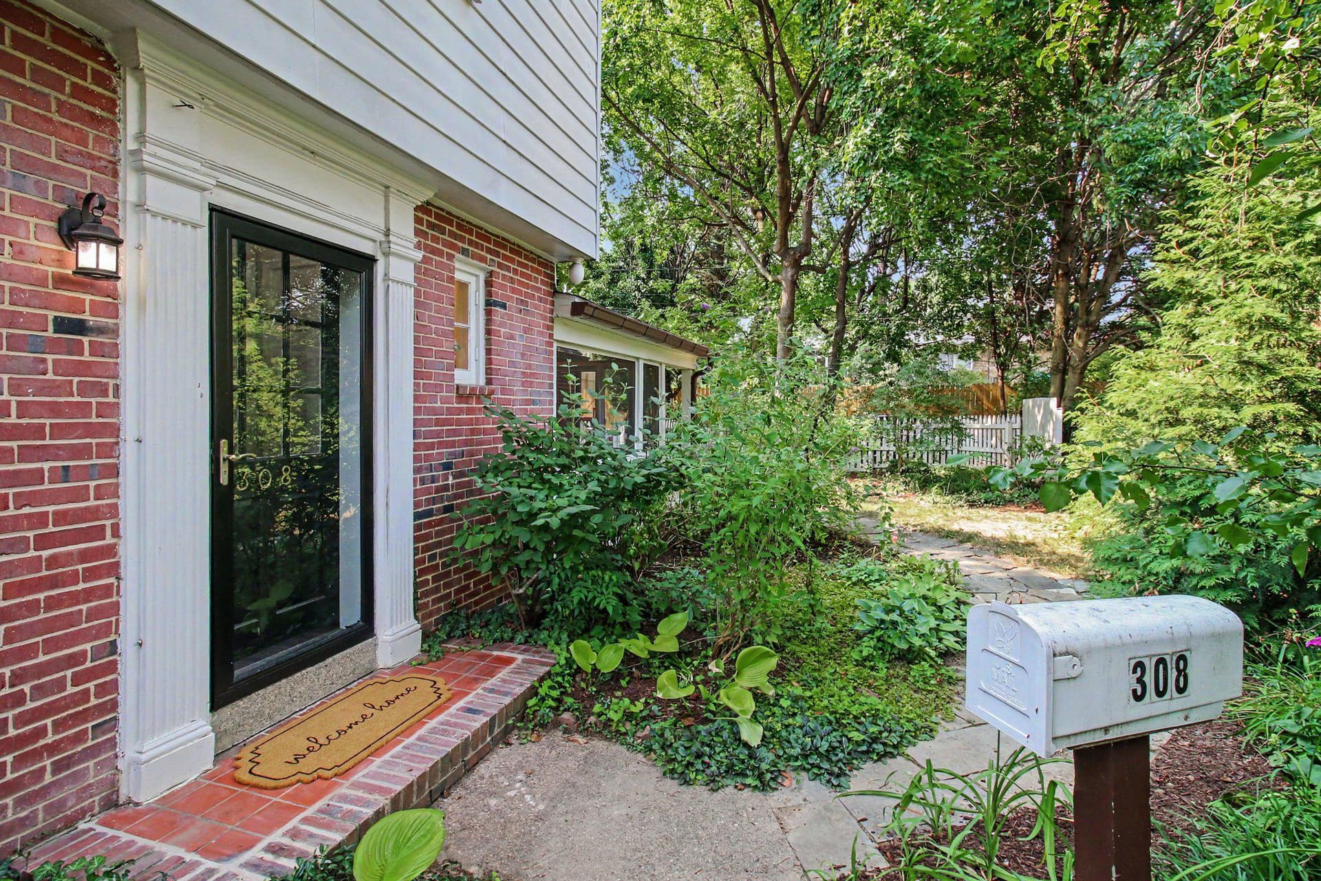 308 Eastway Court photo 5