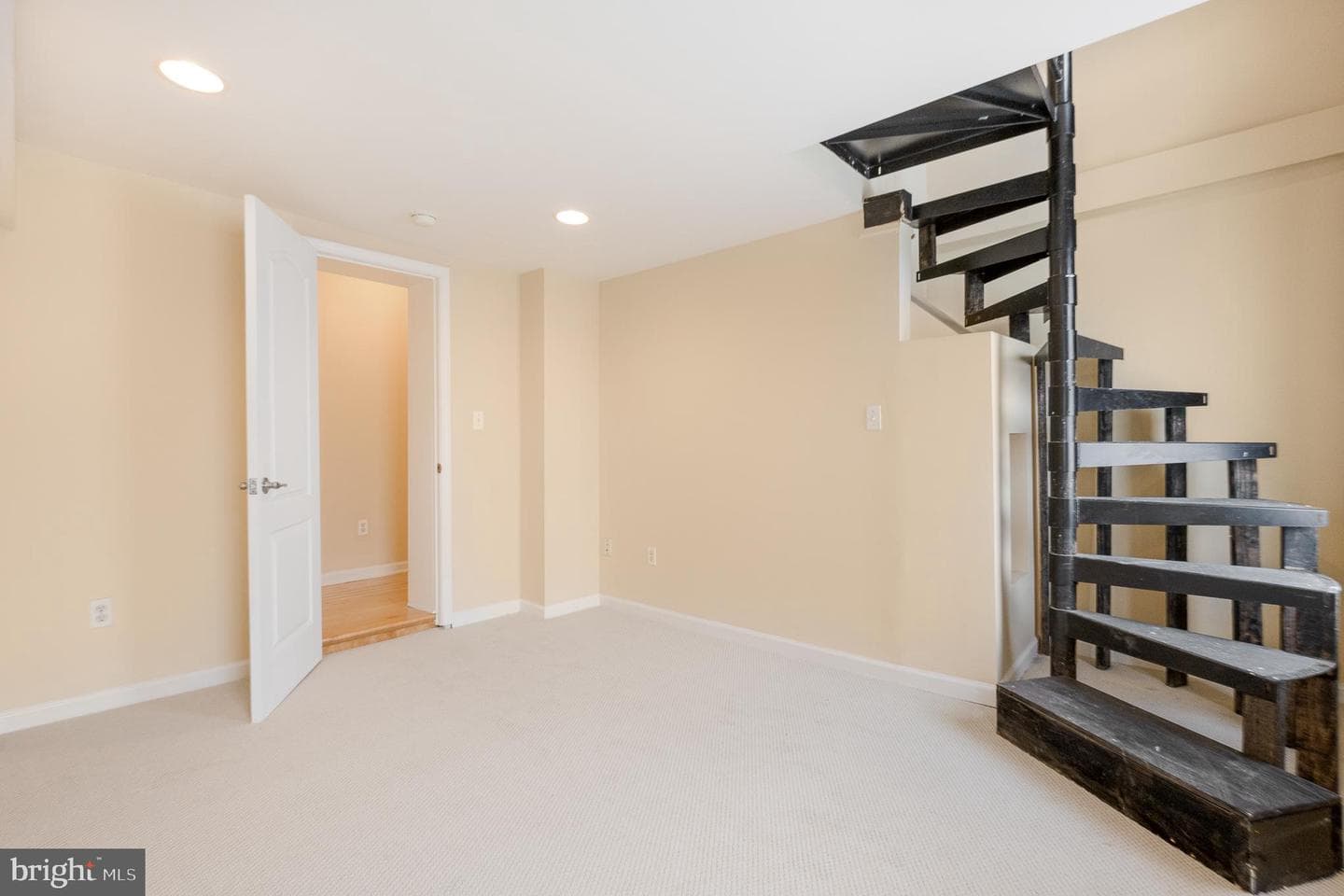 1123 W Lombard Street photo 24