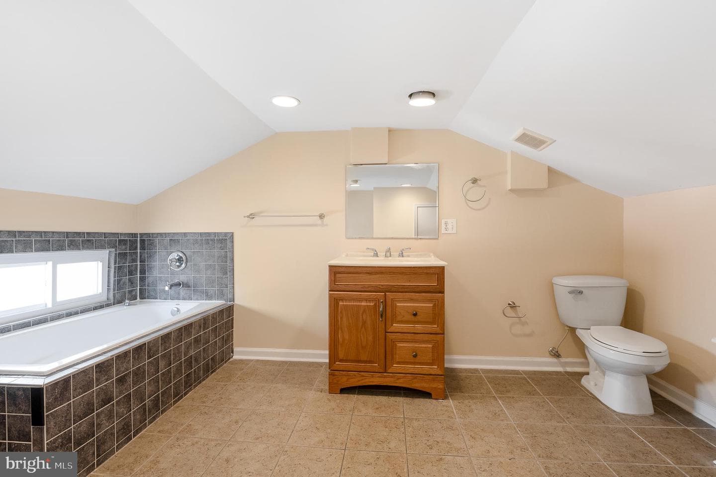1123 W Lombard Street photo 27