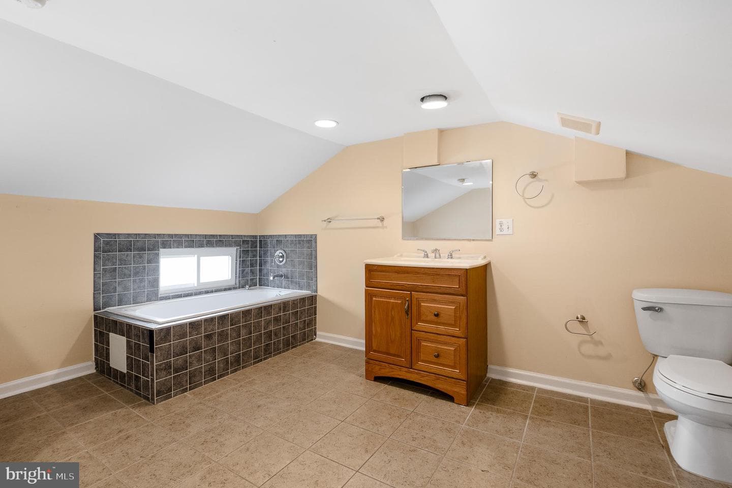 1123 W Lombard Street photo 28