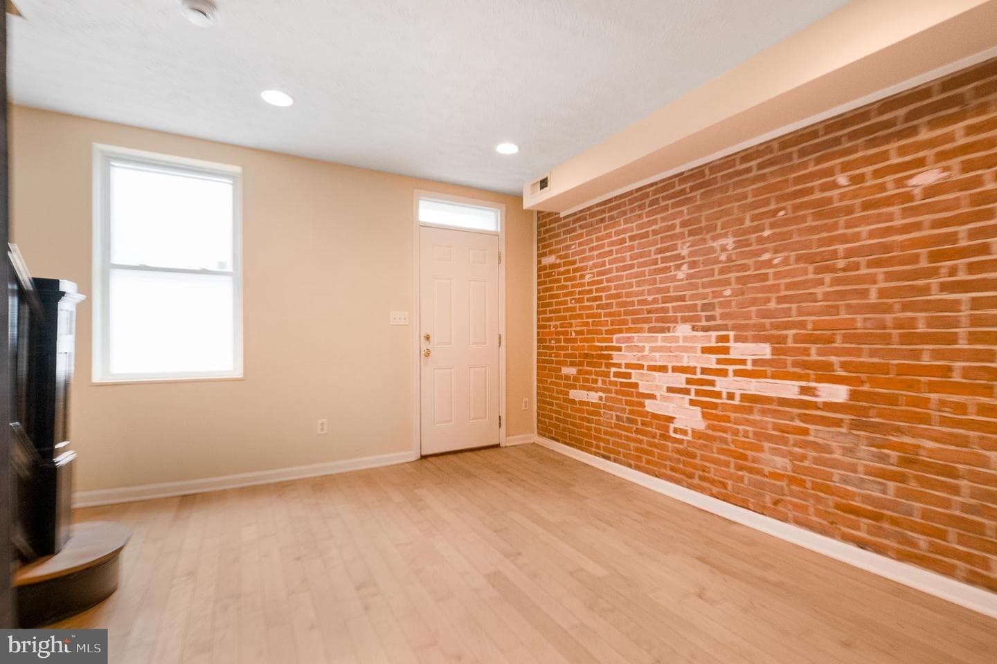 1123 W Lombard Street photo 4