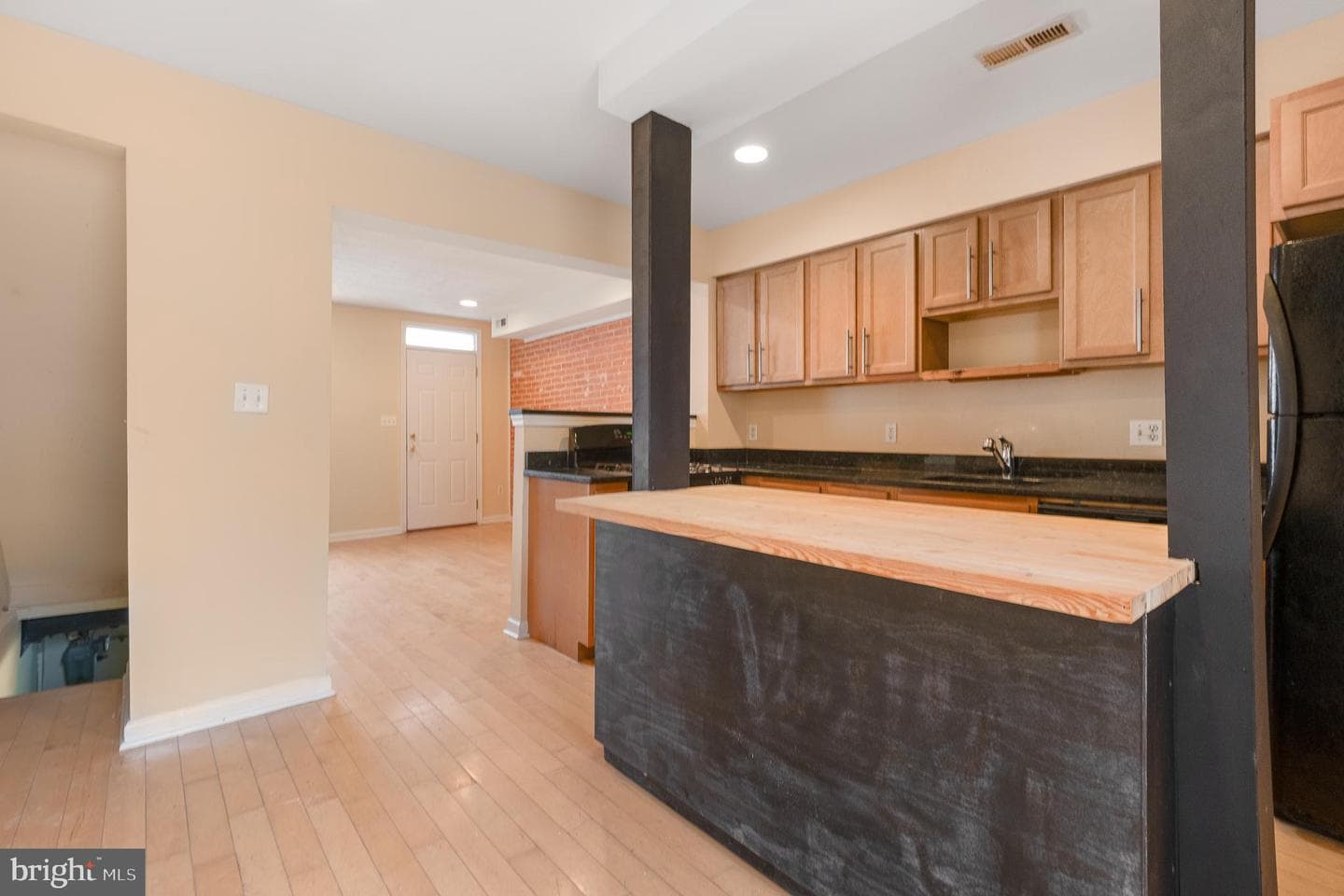 1123 W Lombard Street photo 8