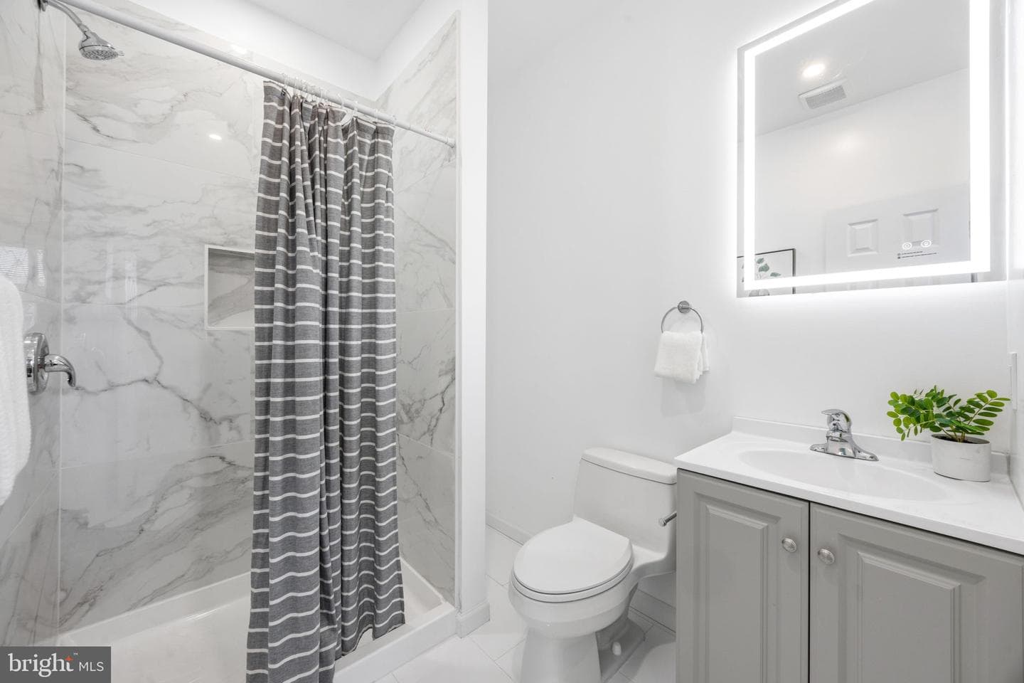 1406 E Lanvale Street photo 16