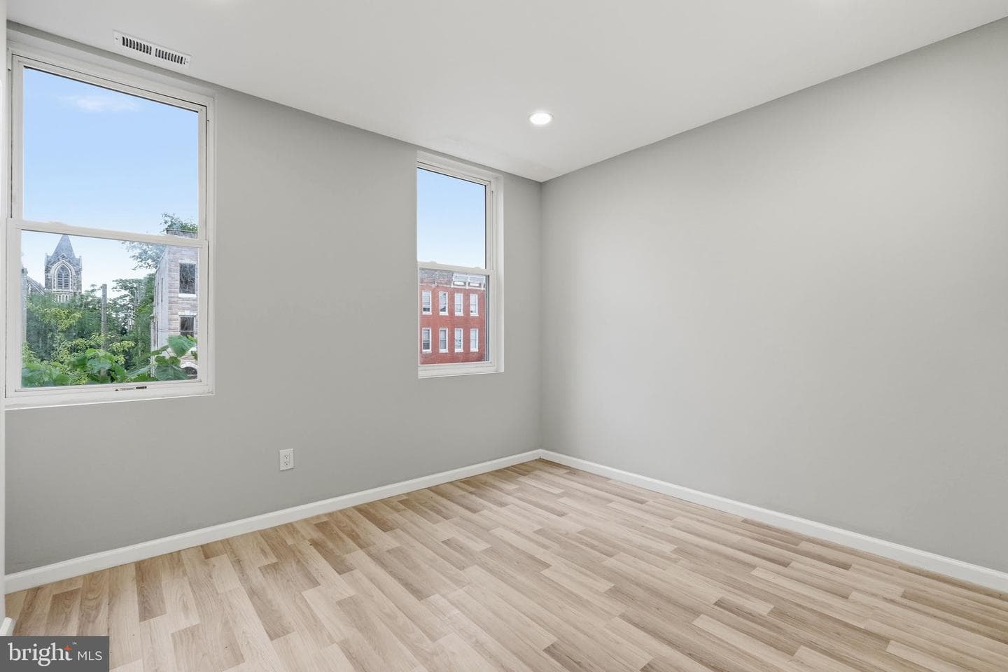 526 N Arlington Avenue photo 17