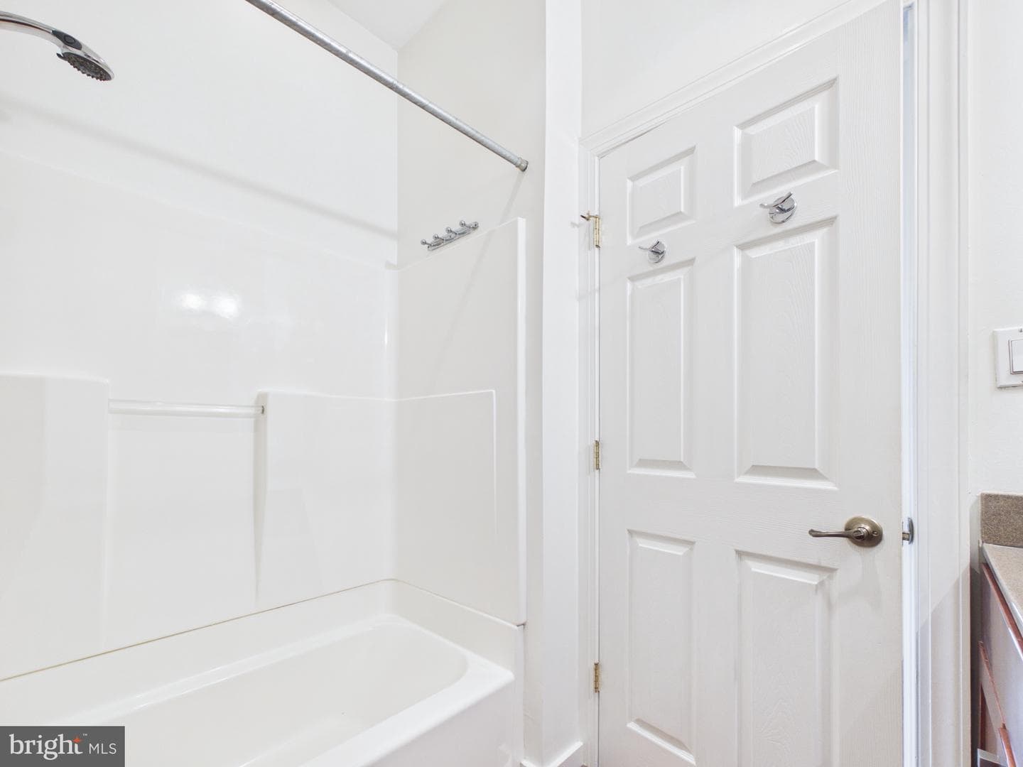 1 E Chase Street #814 photo 17