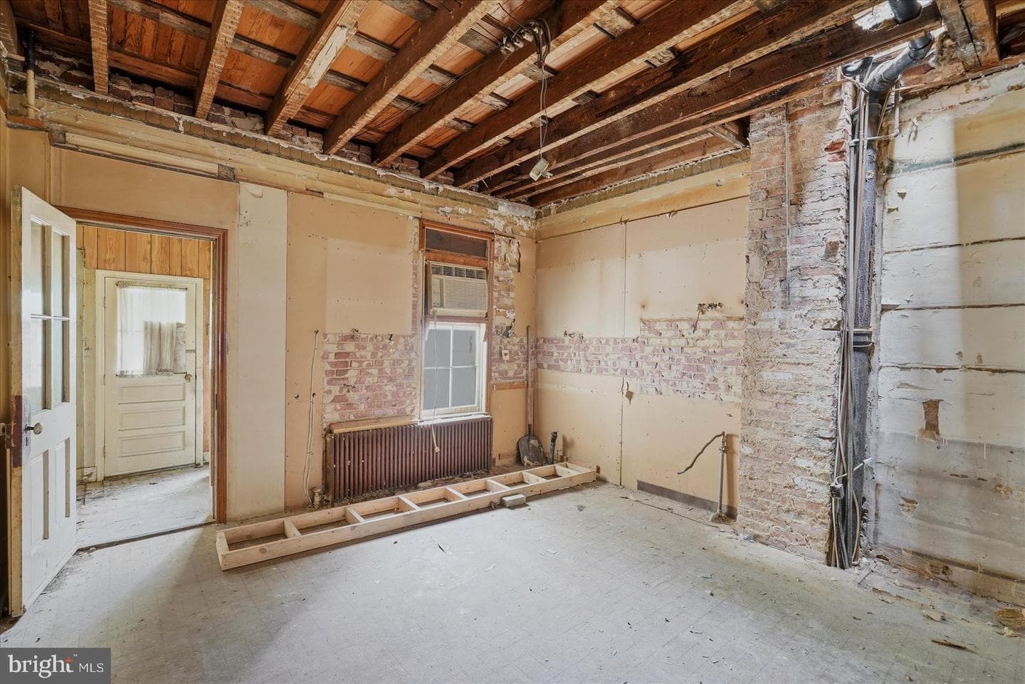 522 E 35th Street photo 8