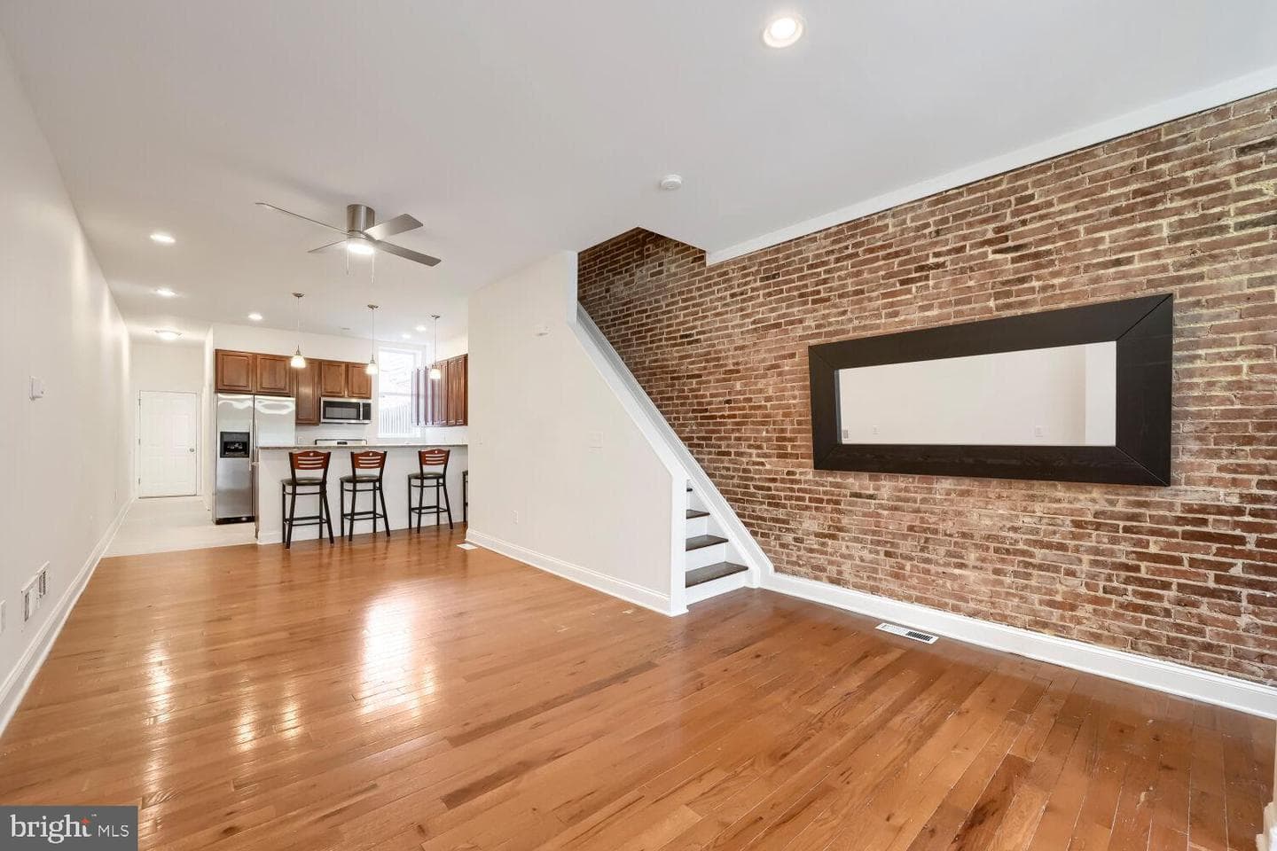 1228 N Broadway photo 3