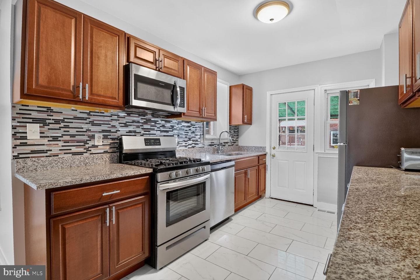 1405 W 37th Street photo 19