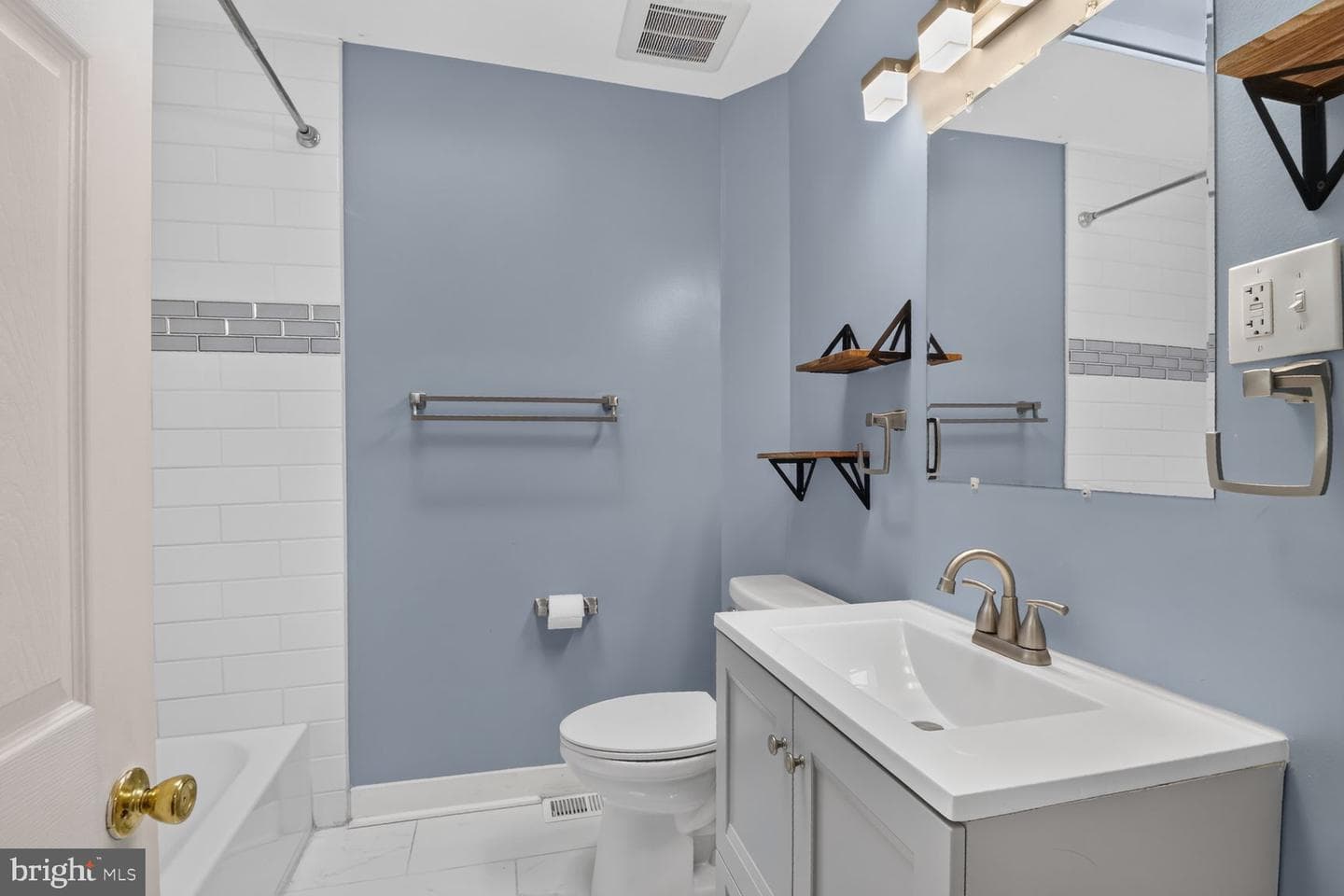 1405 W 37th Street photo 24