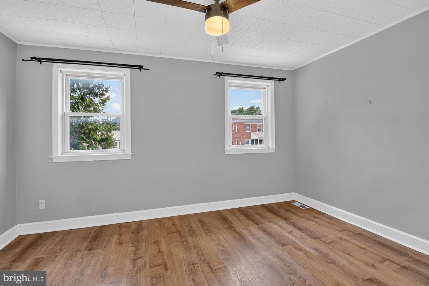 1405 W 37th Street photo 31