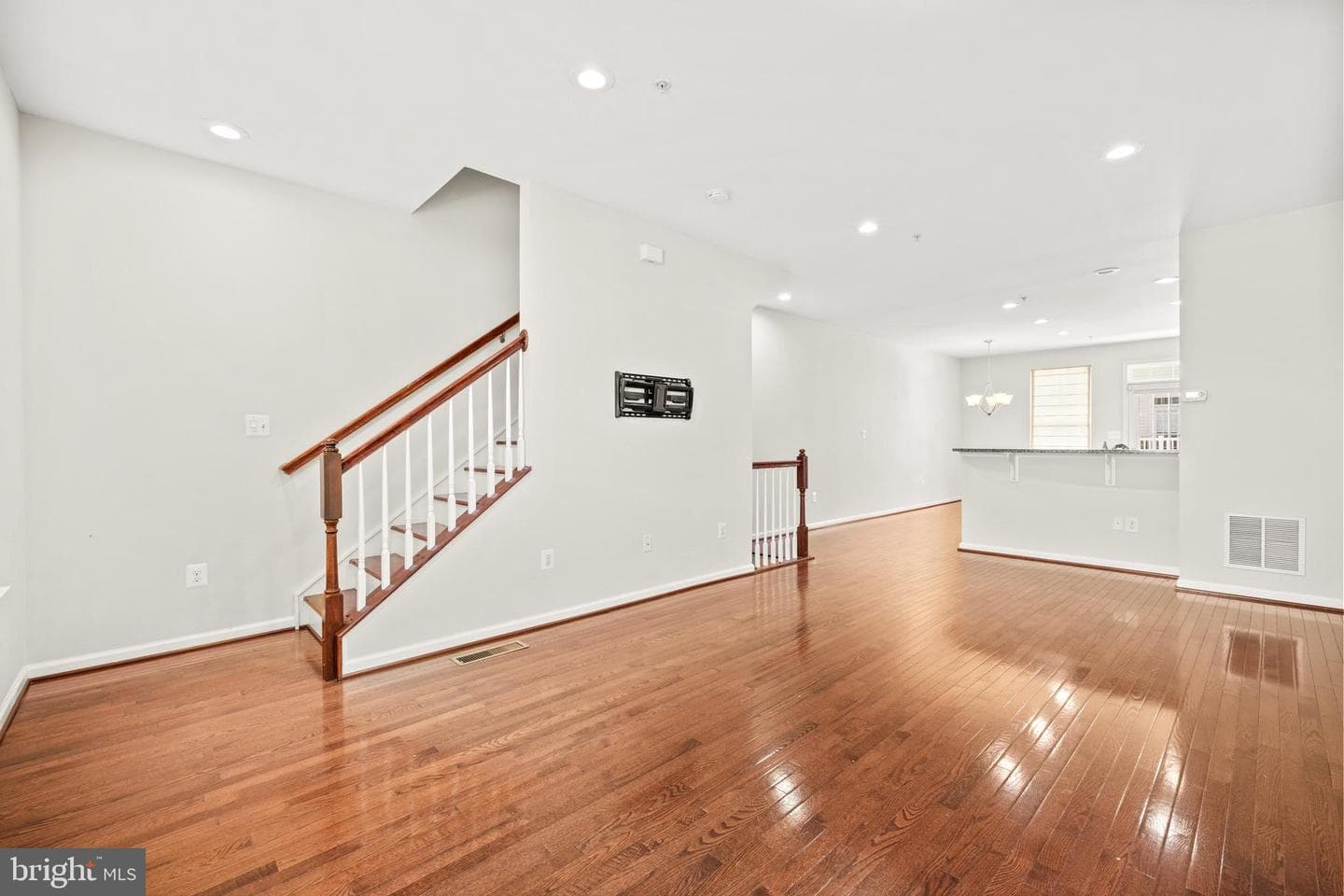 4517 Foster Avenue photo 9