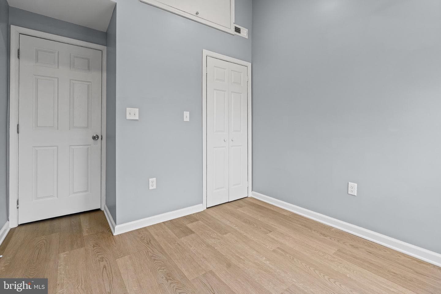 405 E Cross photo 10