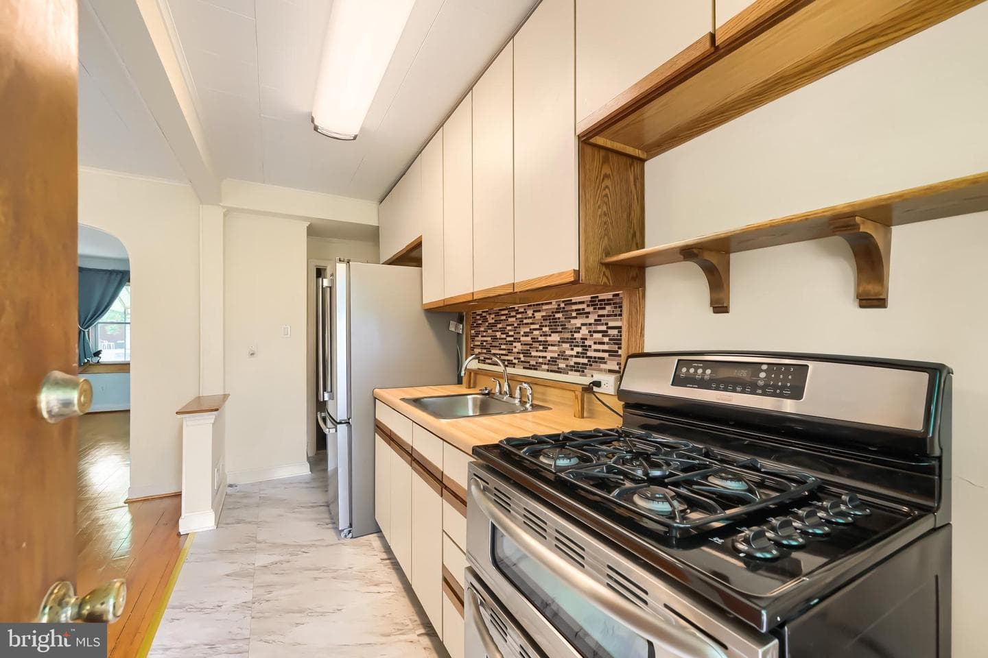 1214 Anglesea Street photo 15