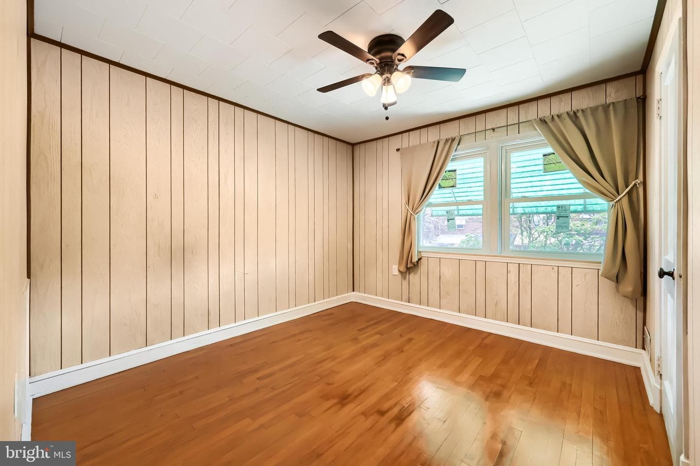 1214 Anglesea Street photo 21
